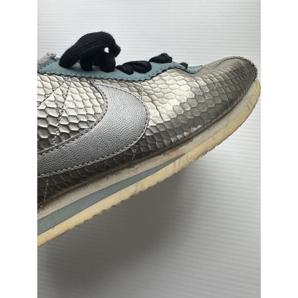 NIKE Women's Classics Cortez Metallic Silver Python Sneaker Sz 7 - Picture 15 of 16
